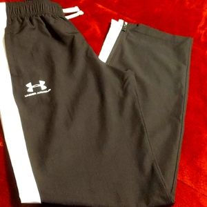 Boys Under Armour yxl swishy zip pants